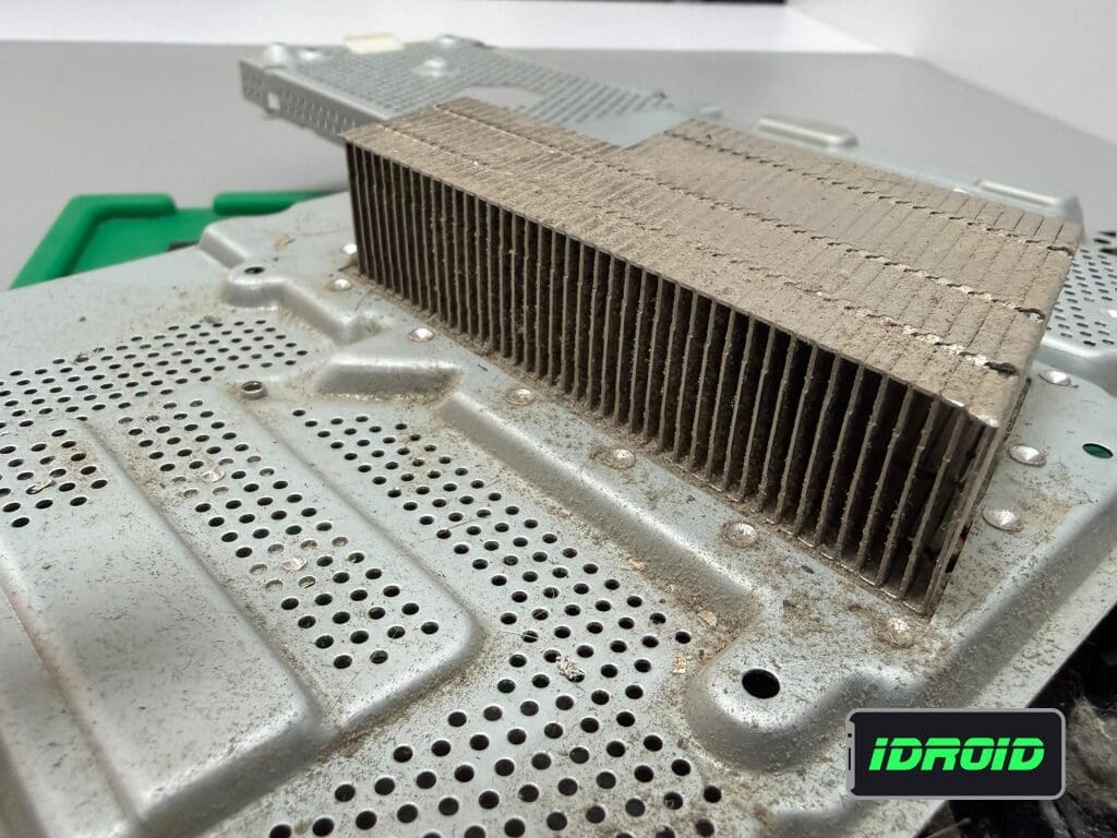 Sună ca un avion - află de ce face zgomot PS4 și ce soluții avem? 2 curatare-praf-ps4